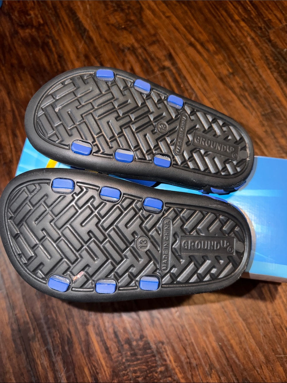 Sonic the Hedgehog Blue Kids Slide Sandals - Picture 4 of 4